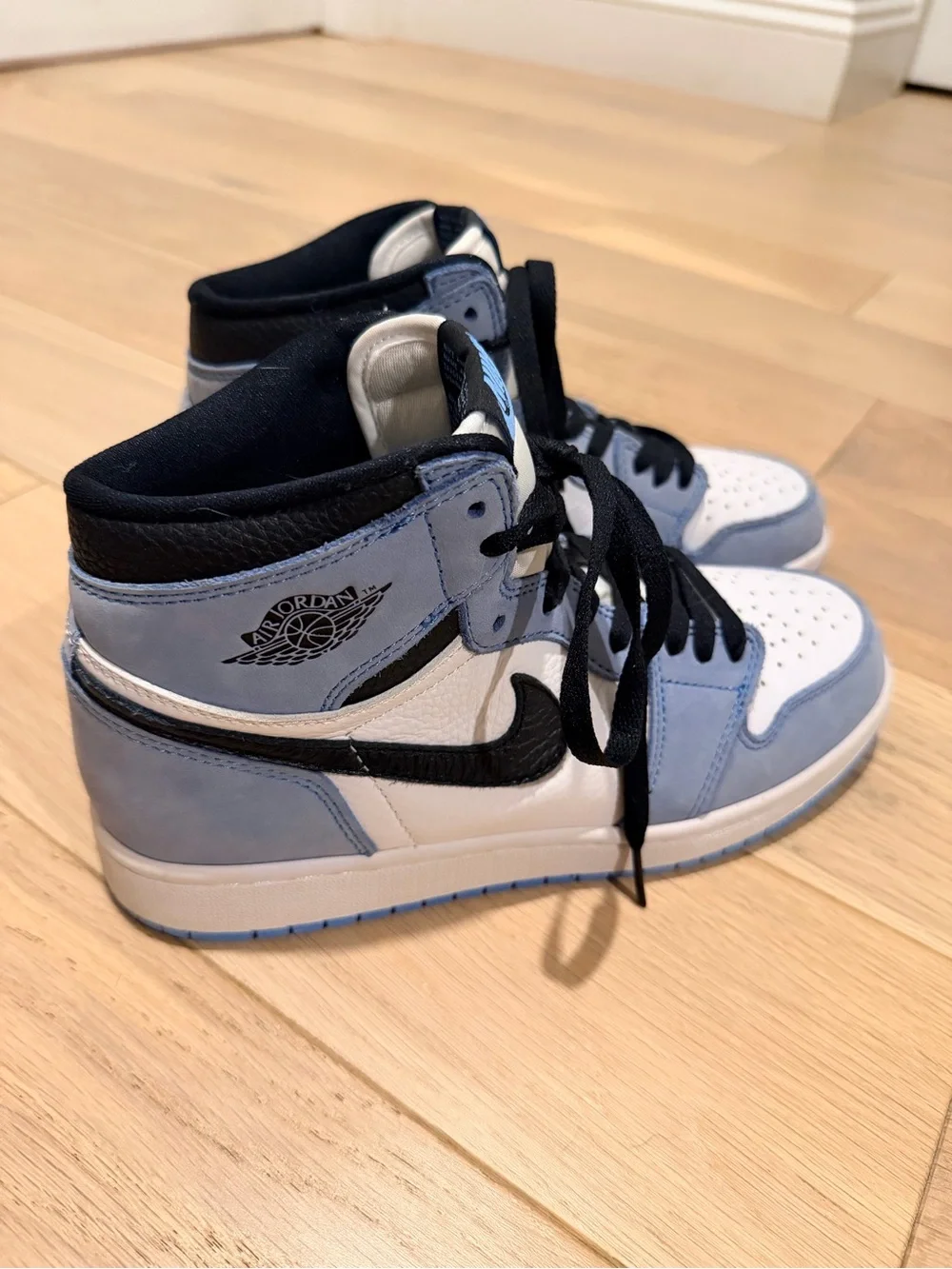 🔥🔥 size 6.5Y - Jordan 1 Retro High OG University Blue